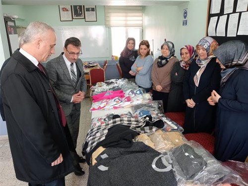Yenişehir Halk Eğitim Merkezi Müdürlüğü Depremzede Çocuklar İçin Kıyafet Dikimine Başladı