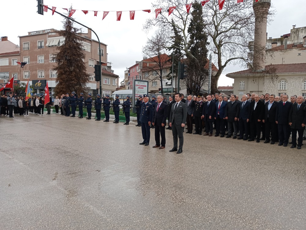 İlçemizde 18 Mart Şehitleri Anma Günü ve Çanakkale Deniz Zaferi'nin 110'uncu Yıl Dönümü Münasebetiyle Tören Düzenlendi